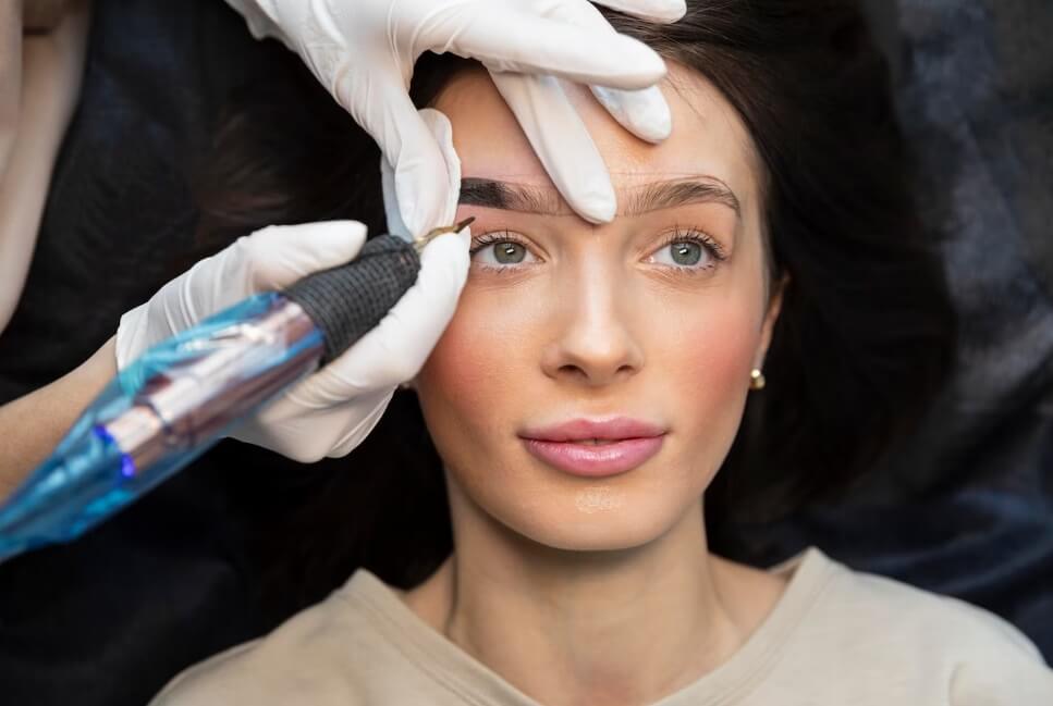 sobrancelha tatuada definitiva